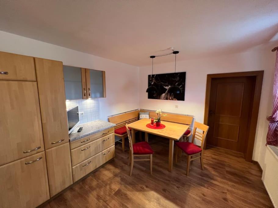 Ferienwohnung Steinbock Terrasse, Gartensauna, Garten, Grillplatz ชตุมม์ ภายนอก รูปภาพ
