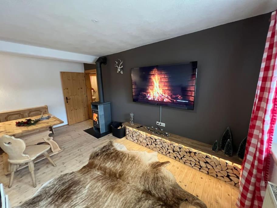 Ferienwohnung Steinbock Terrasse, Gartensauna, Garten, Grillplatz ชตุมม์ ภายนอก รูปภาพ