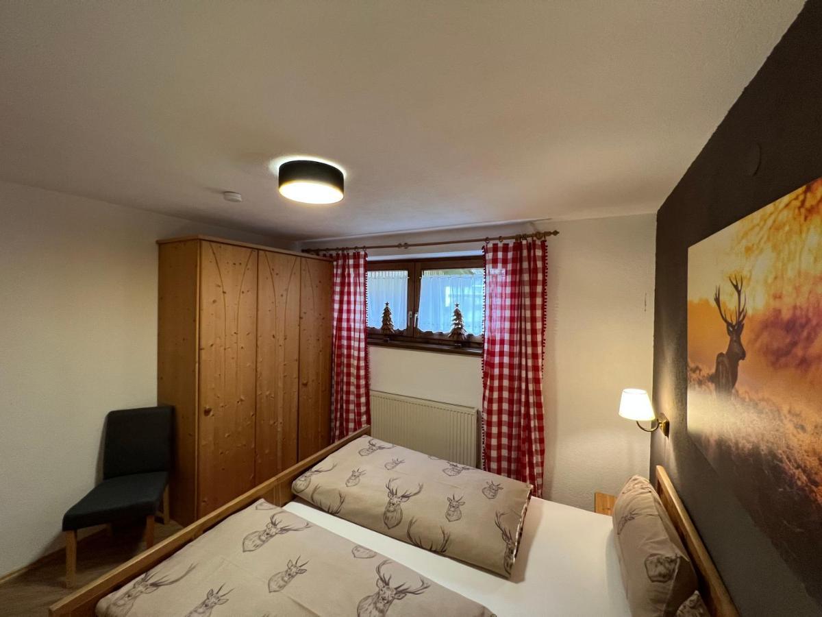 Ferienwohnung Steinbock Terrasse, Gartensauna, Garten, Grillplatz ชตุมม์ ภายนอก รูปภาพ